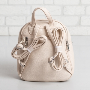 Дамска раница в бежово