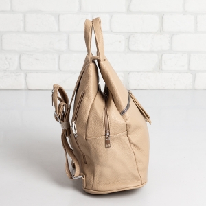 Дамска раница в тъмно бежово