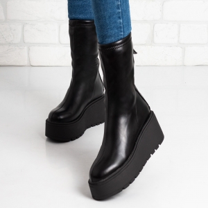 Дамски боти на платформа в черно