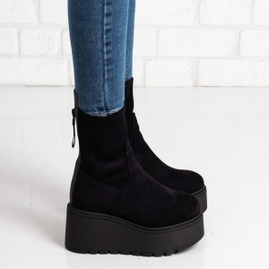 Дамски боти на платформа в черно Дамски боти на платформа в черно