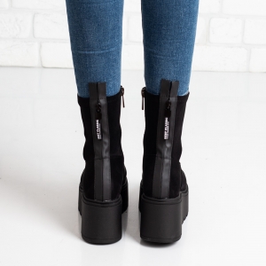 Дамски боти на платформа в черно Дамски боти на платформа в черно