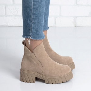 Дамски боти в бежаво