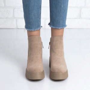 Дамски боти в бежаво