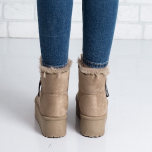 Дамски боти в бежово Дамски боти в бежово