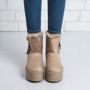 Дамски боти в бежово Дамски боти в бежово