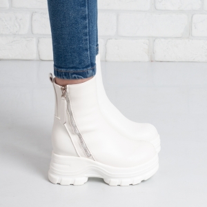 Дамски боти в бяло