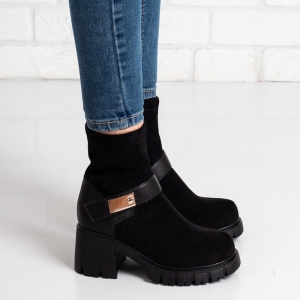 Дамски боти в черно