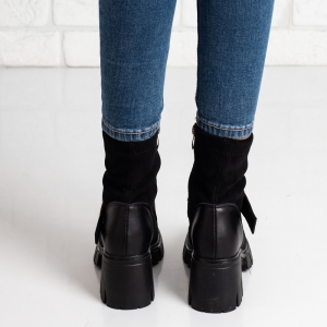 Дамски боти в черно