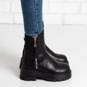 Дамски боти в черно Дамски боти в черно