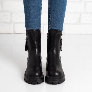 Дамски боти в черно Дамски боти в черно