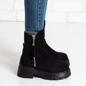 Дамски боти в черно Дамски боти в черно