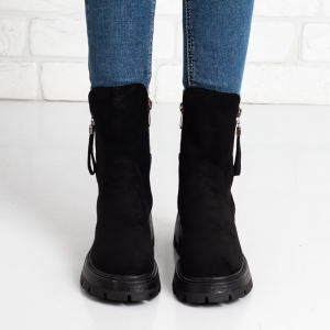 Дамски боти в черно Дамски боти в черно