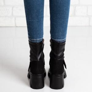 Дамски боти в черно Дамски боти в черно