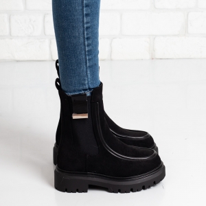 Дамски боти в черно Дамски боти в черно