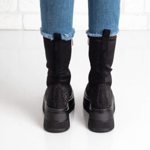 Дамски боти в черно