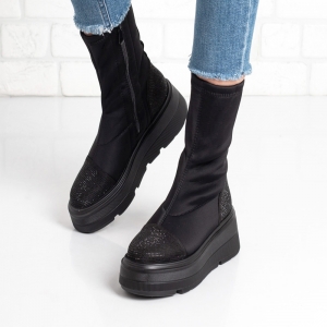 Дамски боти в черно