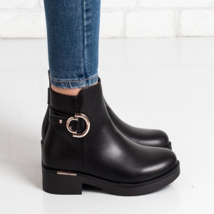 Дамски боти в черно Дамски боти в черно