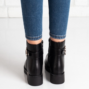 Дамски боти в черно Дамски боти в черно