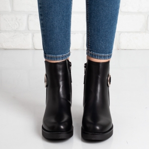 Дамски боти в черно Дамски боти в черно