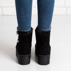 Дамски боти в черно Дамски боти в черно