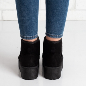 Дамски боти в черно Дамски боти в черно