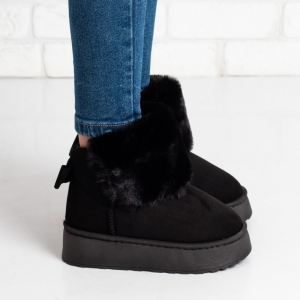 Дамски боти в черно