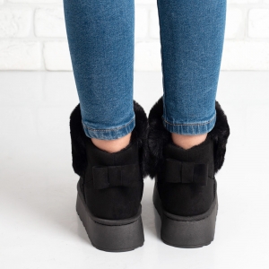 Дамски боти в черно