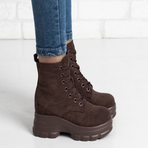 Дамски боти в кафяво