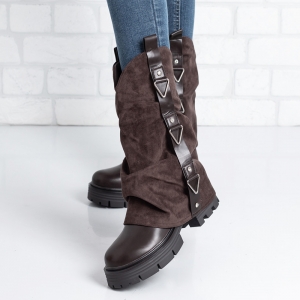 Дамски боти в кафяво B25-10-10 Дамски боти в кафяво