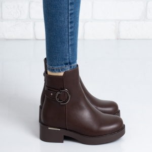 Дамски боти в кафяво Дамски боти в кафяво