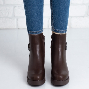 Дамски боти в кафяво Дамски боти в кафяво