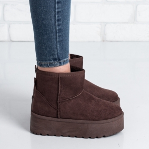 Дамски боти в кафяво Дамски боти в кафяво