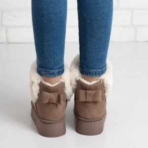 Дамски боти в светло кафяво