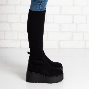 Дамски ботуши на платформа в черно