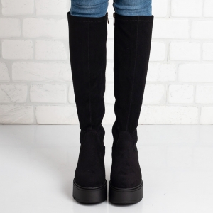 Дамски ботуши на платформа в черно