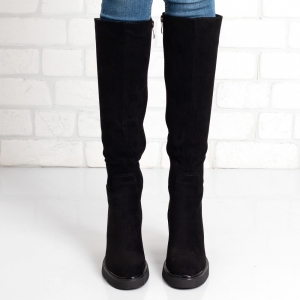 Дамски ботуши на ток в черно