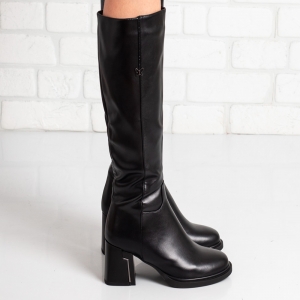 Дамски ботуши на ток в черно Дамски ботуши на ток в черно