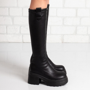 Дамски ботуши в черно Дамски ботуши в черно