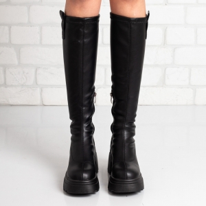 Дамски ботуши в черно Дамски ботуши в черно