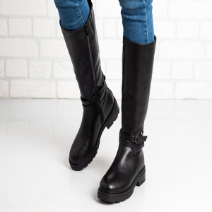 Дамски ботуши в черно