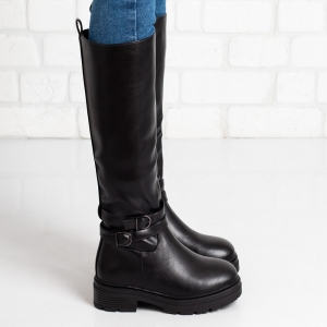 Дамски ботуши в черно