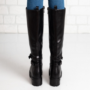 Дамски ботуши в черно