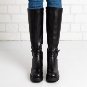 Дамски ботуши в черно