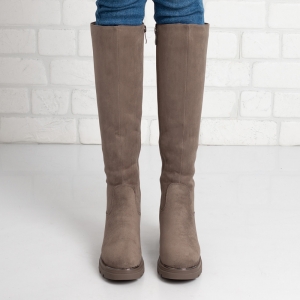 Дамски ботуши в тъмно бежово