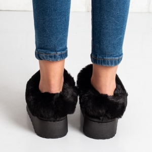 Дамски чехли в черно