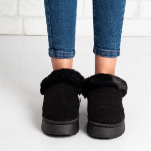 Дамски чехли в черно