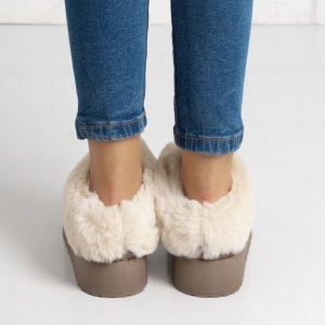 Дамски чехли в светло кафяво