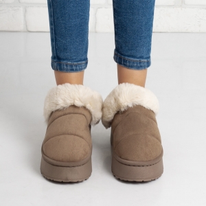 Дамски чехли в светло кафяво