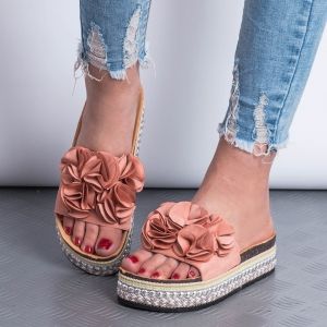 Дамски чехли в светло розово
