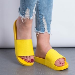 Дамски чехли в жълто